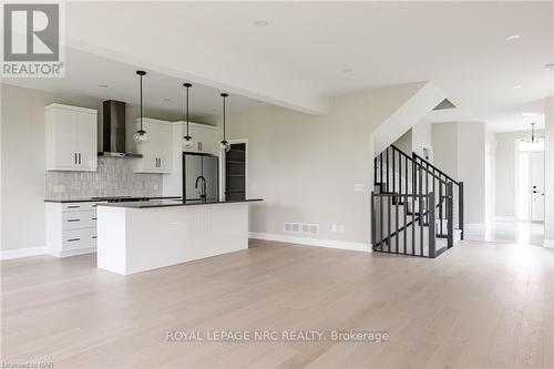 3953 Mitchell Crescent, Fort Erie (327 - Black Creek), ON - Indoor Photo Showing Kitchen With Upgraded Kitchen