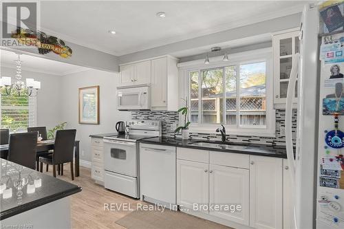 75 Aquadale Drive, St. Catharines (437 - Lakeshore), ON - Indoor Photo Showing Kitchen With Double Sink