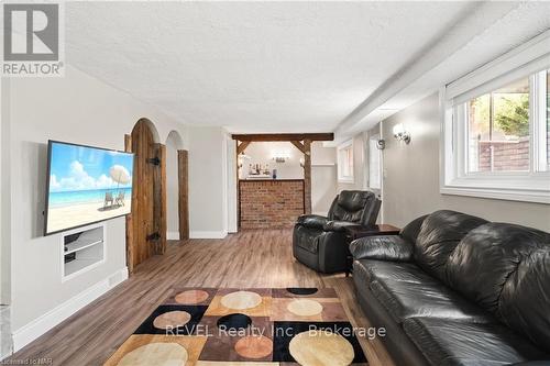 75 Aquadale Drive, St. Catharines (437 - Lakeshore), ON - Indoor Photo Showing Living Room