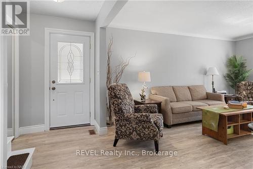 75 Aquadale Drive, St. Catharines (437 - Lakeshore), ON - Indoor Photo Showing Living Room