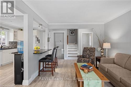 75 Aquadale Drive, St. Catharines (437 - Lakeshore), ON - Indoor Photo Showing Living Room