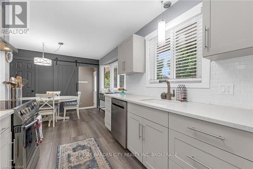 40 Densgrove Drive, St. Catharines (442 - Vine/Linwell), ON - Indoor Photo Showing Kitchen With Upgraded Kitchen