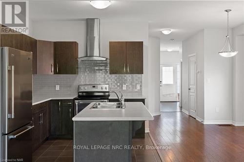 21 Elderberry Road, Thorold (558 - Confederation Heights), ON - Indoor Photo Showing Kitchen With Stainless Steel Kitchen With Double Sink With Upgraded Kitchen