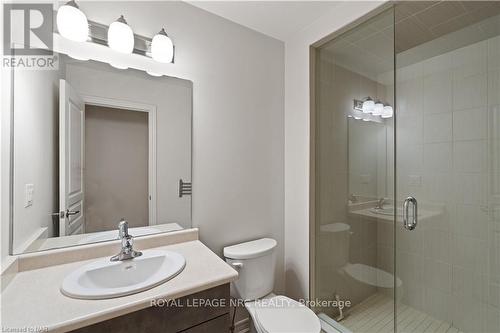 21 Elderberry Road, Thorold (558 - Confederation Heights), ON - Indoor Photo Showing Bathroom