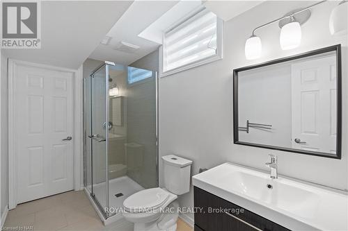 21 Elderberry Road, Thorold (558 - Confederation Heights), ON - Indoor Photo Showing Bathroom