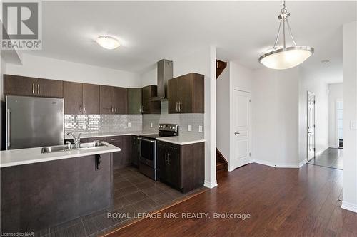 21 Elderberry Road, Thorold (558 - Confederation Heights), ON - Indoor Photo Showing Kitchen With Stainless Steel Kitchen With Double Sink