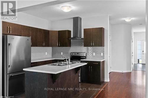 21 Elderberry Road, Thorold (558 - Confederation Heights), ON - Indoor Photo Showing Kitchen With Stainless Steel Kitchen With Double Sink With Upgraded Kitchen