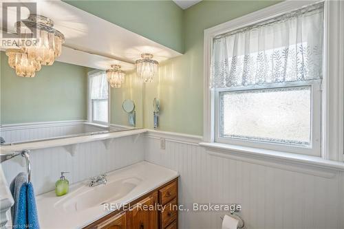 20 Springhead Gardens, Welland (769 - Prince Charles), ON - Indoor Photo Showing Bathroom