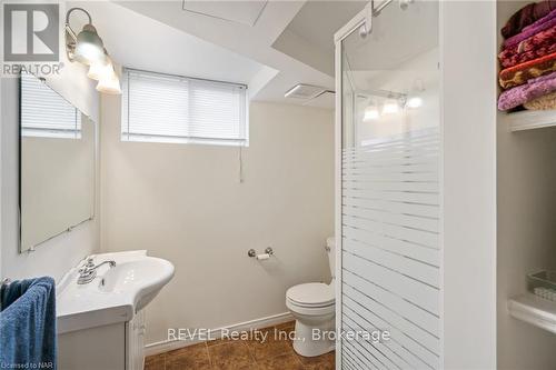 20 Springhead Gardens, Welland (769 - Prince Charles), ON - Indoor Photo Showing Bathroom