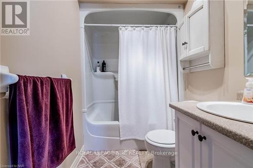 15 - 4300 Kalar Road, Niagara Falls (213 - Ascot), ON - Indoor Photo Showing Bathroom