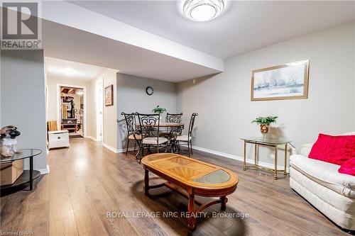 15 - 4300 Kalar Road, Niagara Falls (213 - Ascot), ON - Indoor Photo Showing Living Room