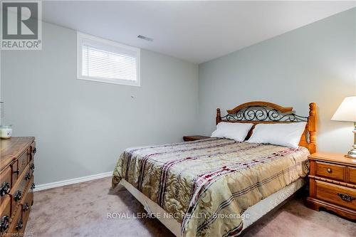 15 - 4300 Kalar Road, Niagara Falls (213 - Ascot), ON - Indoor Photo Showing Bedroom