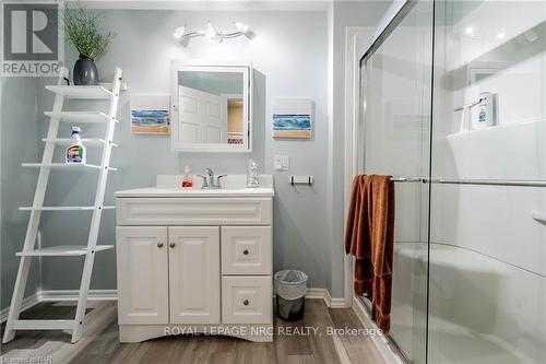 15 - 4300 Kalar Road, Niagara Falls (213 - Ascot), ON - Indoor Photo Showing Bathroom