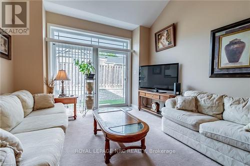 15 - 4300 Kalar Road, Niagara Falls (213 - Ascot), ON - Indoor Photo Showing Living Room