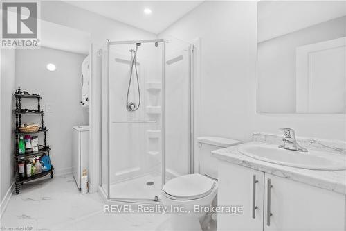 109 - 6591 Montrose Road, Niagara Falls (218 - West Wood), ON - Indoor Photo Showing Bathroom