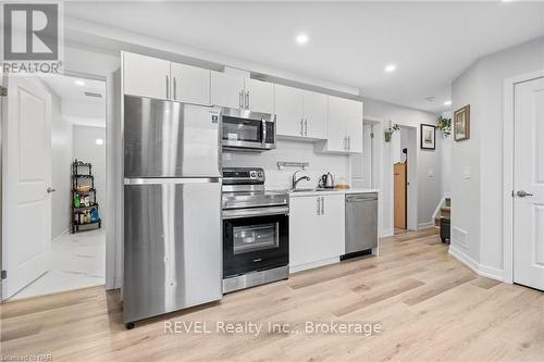 109 - 6591 Montrose Road, Niagara Falls (218 - West Wood), ON - Indoor Photo Showing Kitchen With Stainless Steel Kitchen