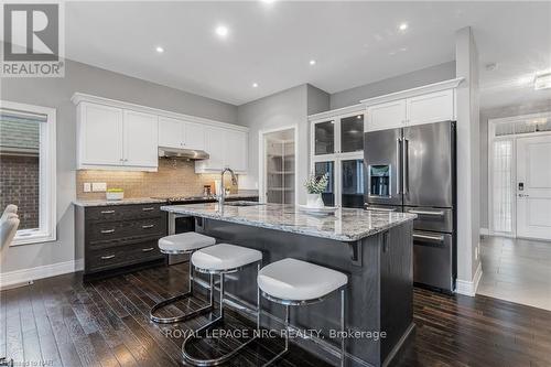 36 Hickory Avenue Avenue, Niagara-On-The-Lake (105 - St. Davids), ON - Indoor Photo Showing Kitchen With Upgraded Kitchen