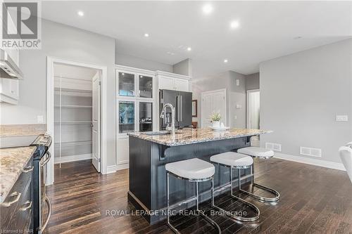 36 Hickory Avenue Avenue, Niagara-On-The-Lake (105 - St. Davids), ON - Indoor Photo Showing Kitchen With Upgraded Kitchen