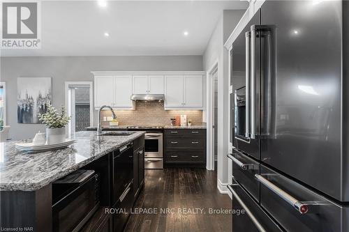 36 Hickory Avenue Avenue, Niagara-On-The-Lake (105 - St. Davids), ON - Indoor Photo Showing Kitchen With Upgraded Kitchen