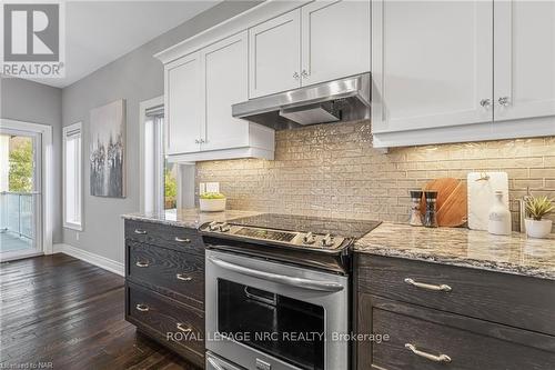 36 Hickory Avenue Avenue, Niagara-On-The-Lake (105 - St. Davids), ON - Indoor Photo Showing Kitchen With Upgraded Kitchen