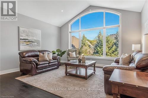 36 Hickory Avenue Avenue, Niagara-On-The-Lake (105 - St. Davids), ON - Indoor Photo Showing Living Room