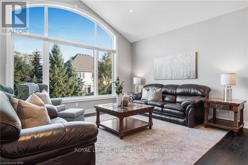 36 Hickory Avenue Avenue, Niagara-On-The-Lake (105 - St. Davids), ON - Indoor Photo Showing Living Room