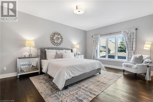 36 Hickory Avenue Avenue, Niagara-On-The-Lake (105 - St. Davids), ON - Indoor Photo Showing Bedroom