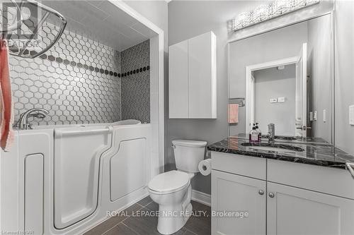 36 Hickory Avenue Avenue, Niagara-On-The-Lake (105 - St. Davids), ON - Indoor Photo Showing Bathroom