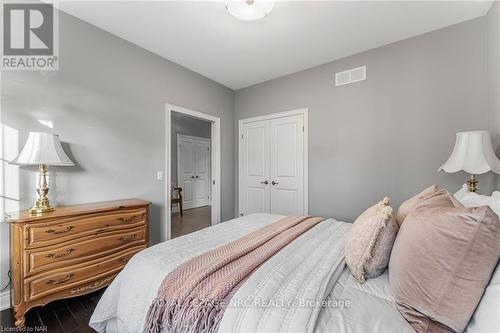 36 Hickory Avenue Avenue, Niagara-On-The-Lake (105 - St. Davids), ON - Indoor Photo Showing Bedroom