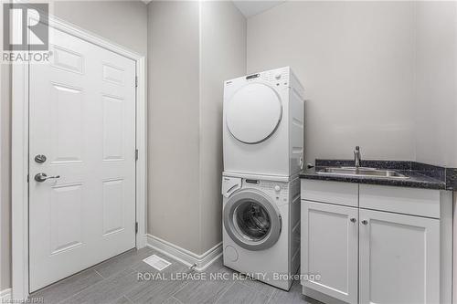 36 Hickory Avenue Avenue, Niagara-On-The-Lake (105 - St. Davids), ON - Indoor Photo Showing Laundry Room