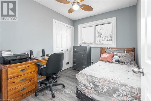 3003 Bethune Avenue, Fort Erie (335 - Ridgeway), ON - Indoor Photo Showing Bedroom