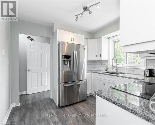 3003 Bethune Avenue, Fort Erie (335 - Ridgeway), ON - Indoor Photo Showing Kitchen