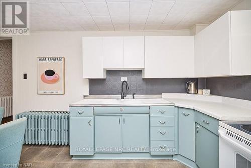 54 Henry Street, St. Catharines (451 - Downtown), ON - Indoor Photo Showing Kitchen