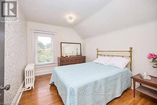 54 Henry Street, St. Catharines (451 - Downtown), ON - Indoor Photo Showing Bedroom