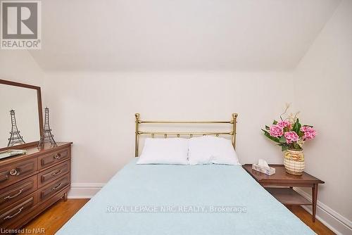 54 Henry Street, St. Catharines (451 - Downtown), ON - Indoor Photo Showing Bedroom