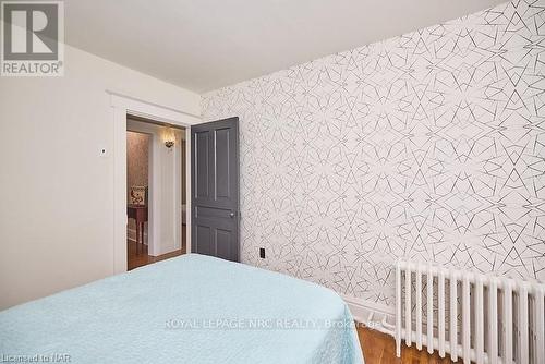 54 Henry Street, St. Catharines (451 - Downtown), ON - Indoor Photo Showing Bedroom