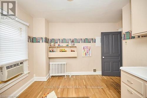 54 Henry Street, St. Catharines (451 - Downtown), ON - Indoor Photo Showing Other Room