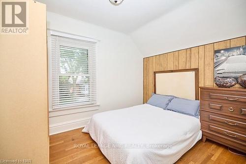 54 Henry Street, St. Catharines (451 - Downtown), ON - Indoor Photo Showing Bedroom