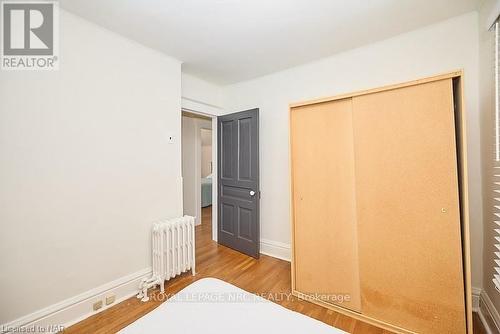 54 Henry Street, St. Catharines (451 - Downtown), ON - Indoor Photo Showing Bedroom