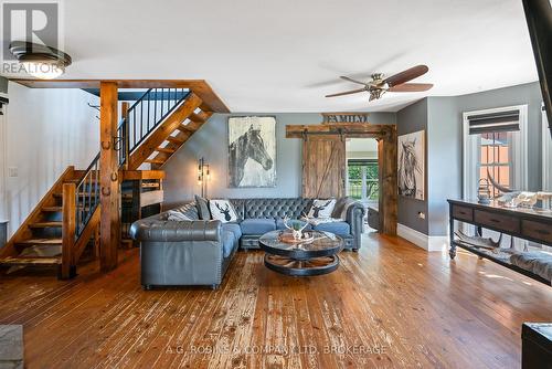 118 River Road, Pelham (664 - Fenwick), ON - Indoor Photo Showing Living Room