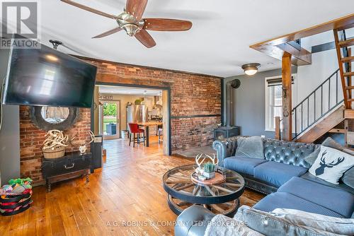 118 River Road, Pelham (664 - Fenwick), ON - Indoor Photo Showing Living Room