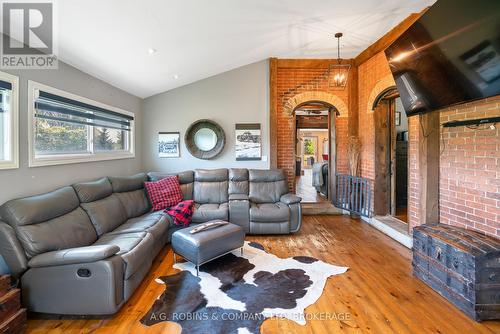 118 River Road, Pelham (664 - Fenwick), ON - Indoor Photo Showing Living Room