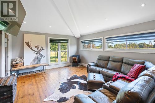 118 River Road, Pelham (664 - Fenwick), ON - Indoor Photo Showing Living Room