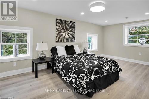 2523 Port Robinson Road, Thorold (562 - Hurricane/Merrittville), ON - Indoor Photo Showing Bedroom