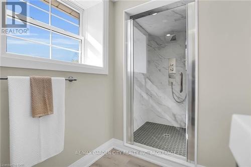 2523 Port Robinson Road, Thorold (562 - Hurricane/Merrittville), ON - Indoor Photo Showing Bathroom