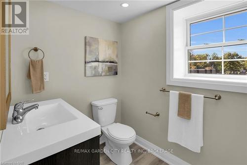 2523 Port Robinson Road, Thorold (562 - Hurricane/Merrittville), ON - Indoor Photo Showing Bathroom