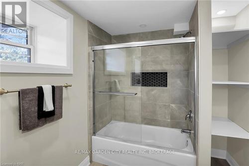 2523 Port Robinson Road, Thorold (562 - Hurricane/Merrittville), ON - Indoor Photo Showing Bathroom