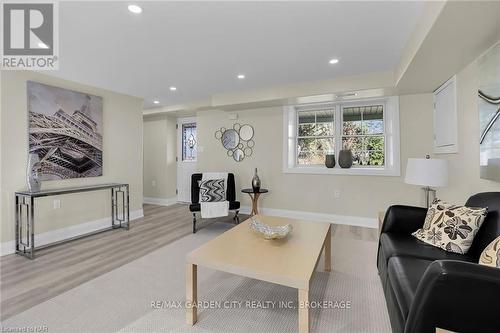 2523 Port Robinson Road, Thorold (562 - Hurricane/Merrittville), ON - Indoor Photo Showing Living Room