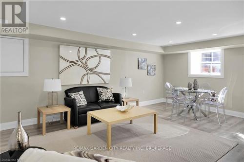 2523 Port Robinson Road, Thorold (562 - Hurricane/Merrittville), ON - Indoor Photo Showing Living Room