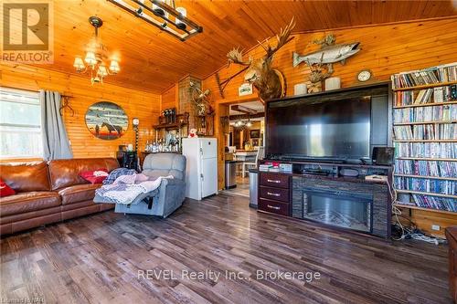 92 Warner Road, Niagara Falls (107 - Glendale), ON - Indoor Photo Showing Living Room